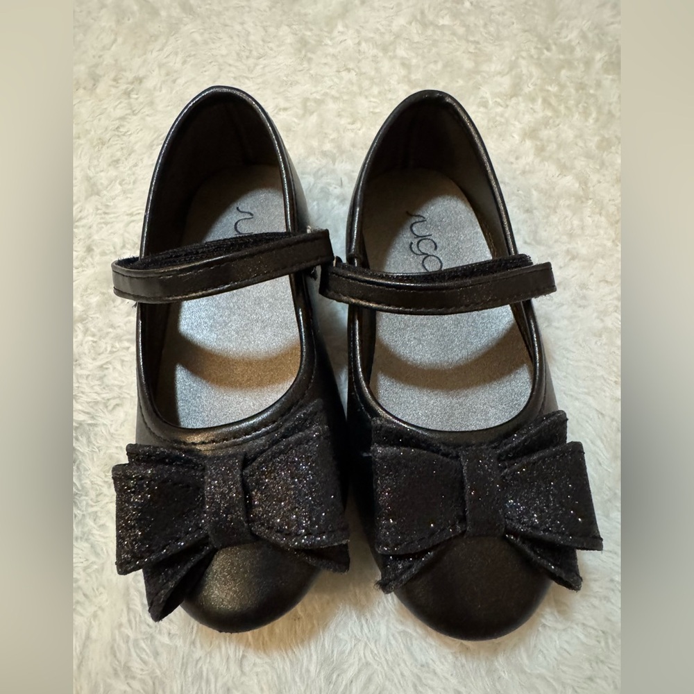 ❤️Kids Shoes black with bow 9c
***Bundle 3 for $25